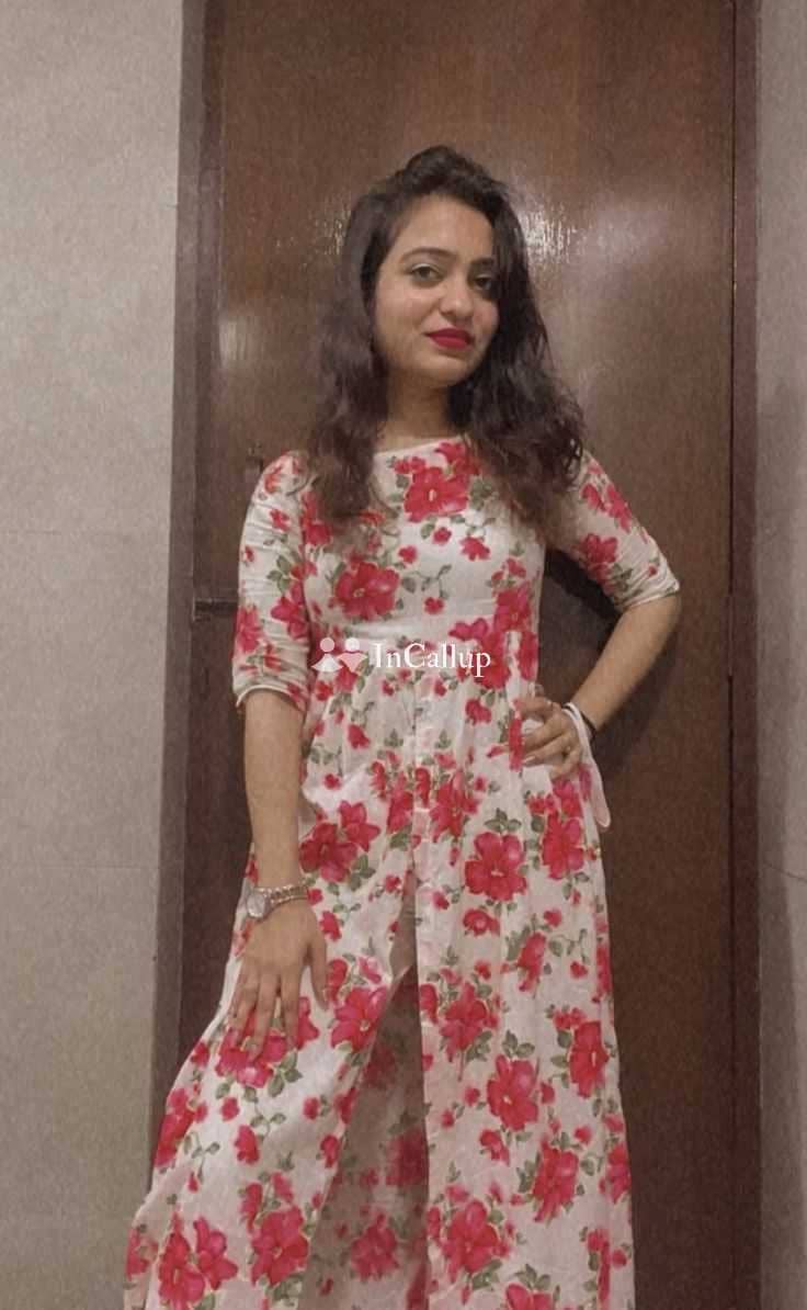 glamorous black hair and black eyes premium escort in adilabad available for weekend fun known for being sweet - Call Girls in Adilabad