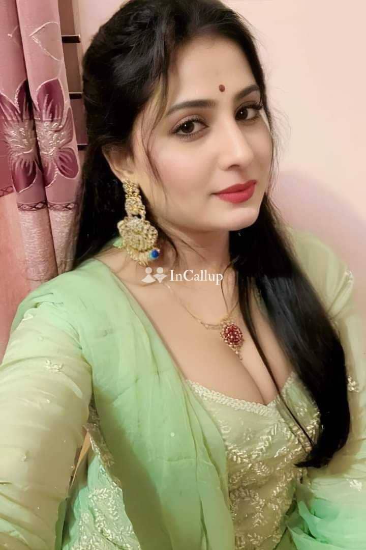 with black hair and black body type available in agra available for incall known for being trustworthy - Call Girls in Agra