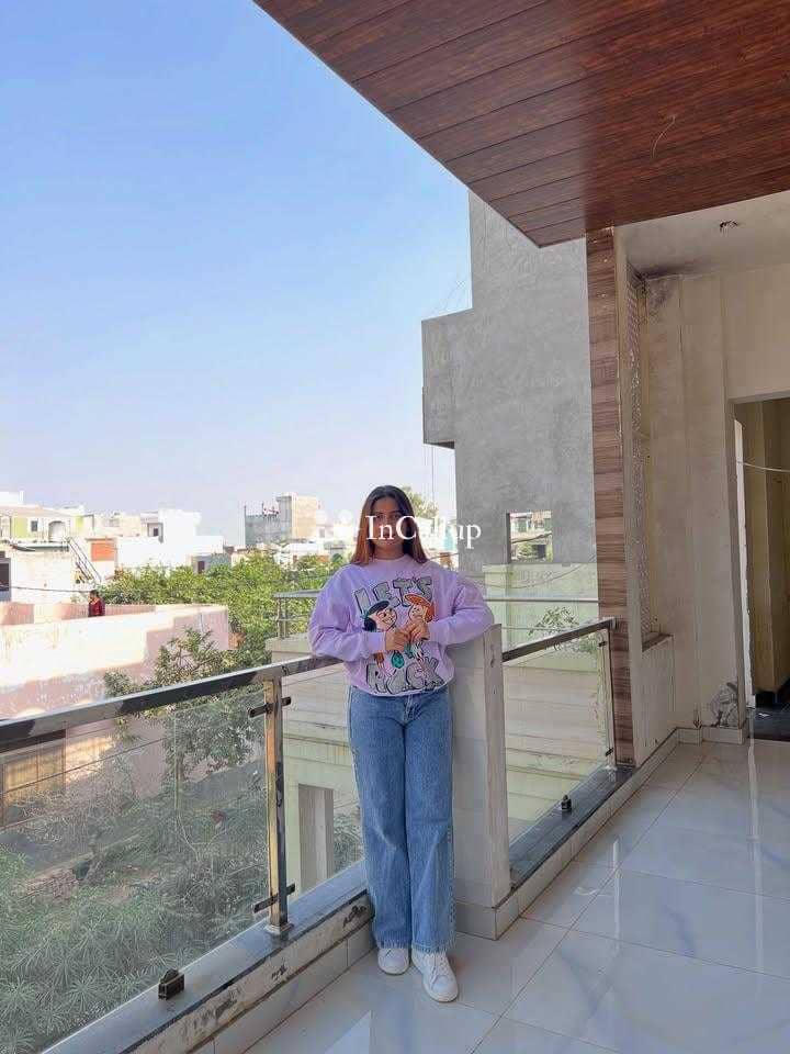 feminine black hair and black eyes available for overnight stays playful date in ahmedabad - Call Girls in Ahmedabad