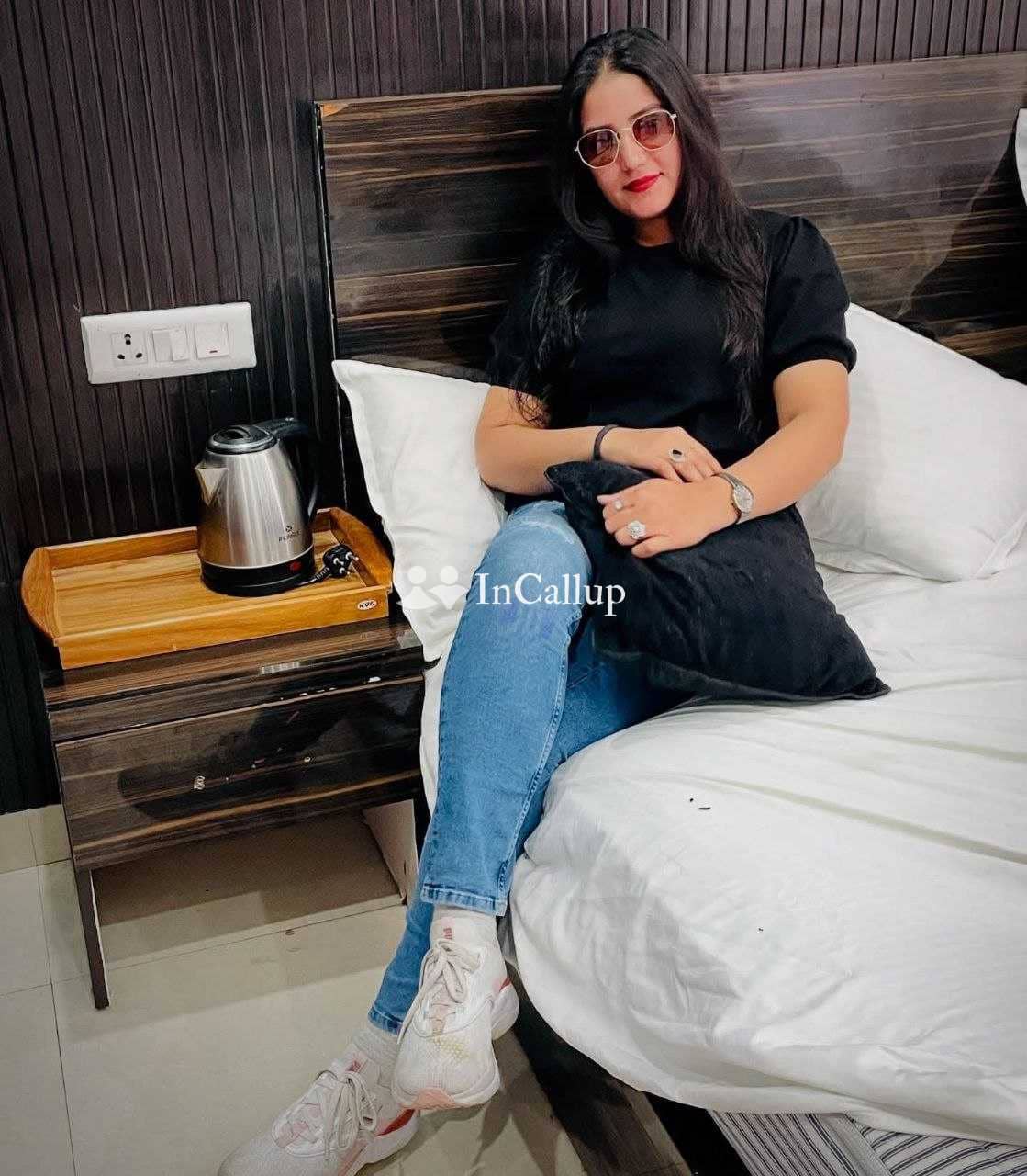 Ruhi ji ki baLOW PRICE  GENUINE SEXY VIP CALL GIRLS ARE PROVIDjhPAYAE AND SECURPAYAfrdfjzhlyiigiuyff - Call Girls in Ahmedabad