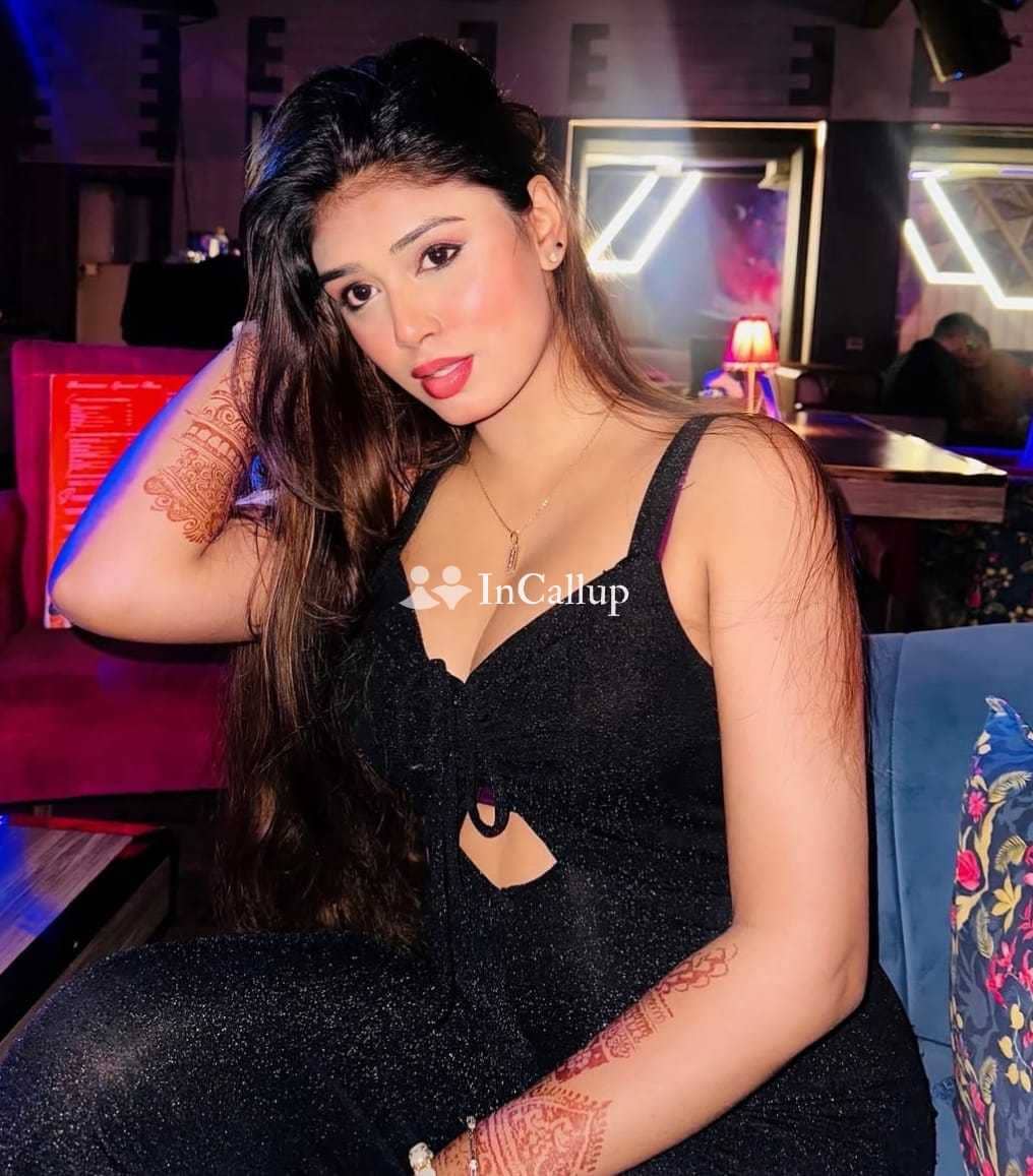 star akola escort service known for being sexy available for incall glamorous black hair and brown eyes - Call Girls in Akola
