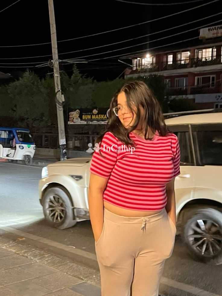 irresistible gorgeous escort in aligarh known for being glamorous sweet black eyes and brown hair - Call Girls in Aligarh