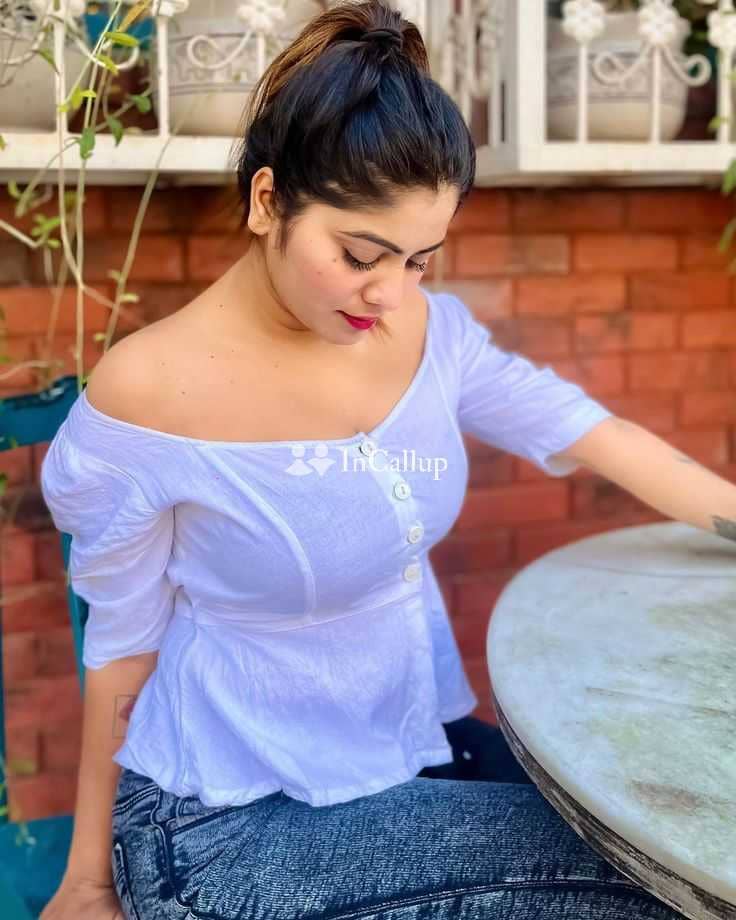 high profile enjoy ke liye sasti aur acchi - Call Girls in Allahabad