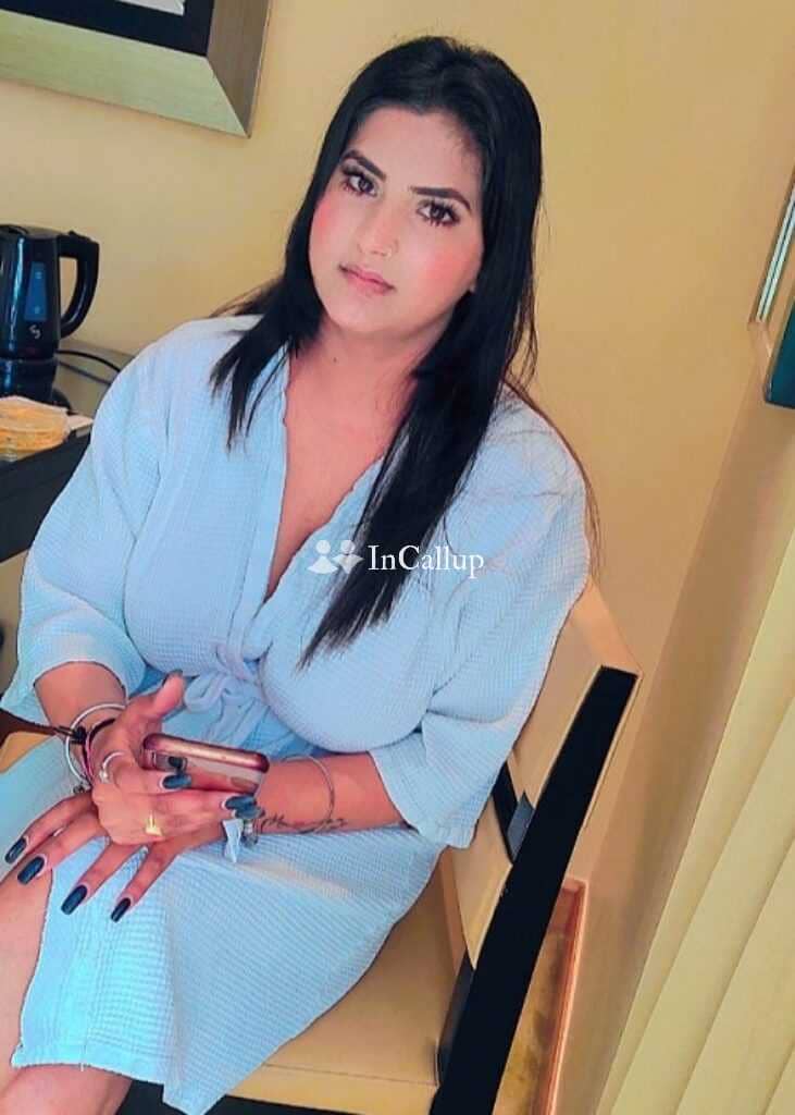 living in ankleshwar having black eyes and brown hair available for both incall and outcall - Call Girls in Ankleshwar