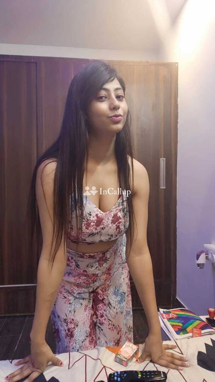 horny simran twenty one years old call girls girl hot girl in arambagh youthful black hair and black eyes - Call Girls in Arambagh