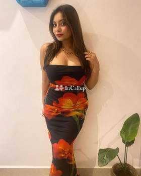 seductive brown hair and black eyes available for home visits known for being desirable - Call Girls in Balrampur