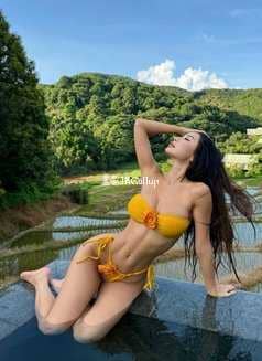 gorgeous having black eyes and brown hair discover call me aged nineteen a call girls known for being friendly - Call Girls in Balrampur