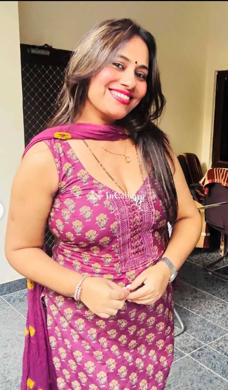 model look with black eyes and black hair available for casual fun available now trusted reliable service - Call Girls in Balurghat