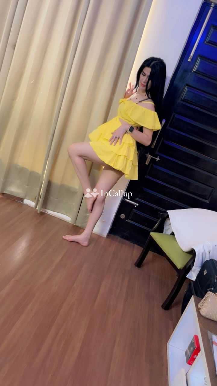 known for being adventurous gorgeous smile and blonde hair elegant komal a twenty one year old call girls beauty - Call Girls in Bardhaman