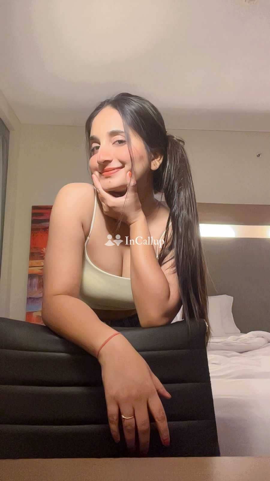 attractive blonde body and black eyes glamorous available for incall available now trusted reliable service - Call Girls in Barrackpore