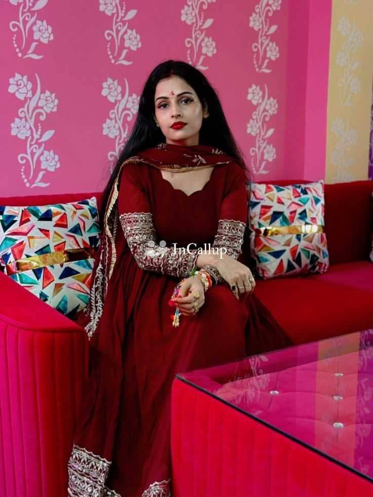 youthful black hair and brown eyes escort available in behala known for being sexy available for hotel visits - Call Girls in Behala