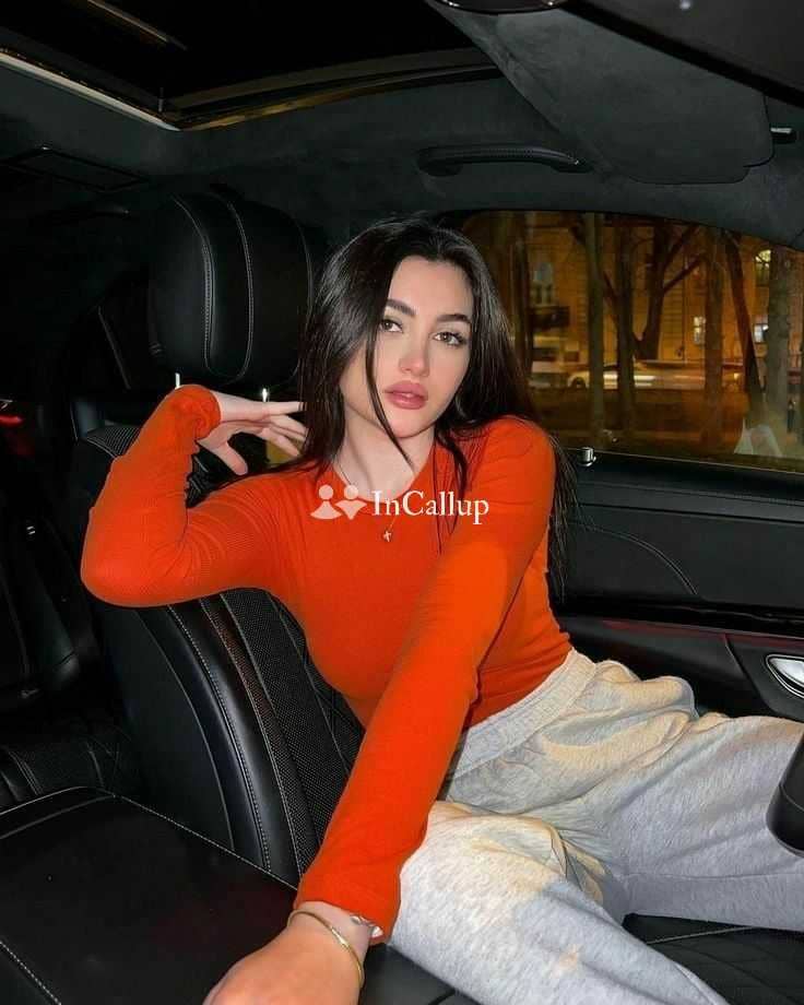 romantic companion in bemetara mature black hair and black eyes known for being fun loving available for incall - Call Girls in Bemetara