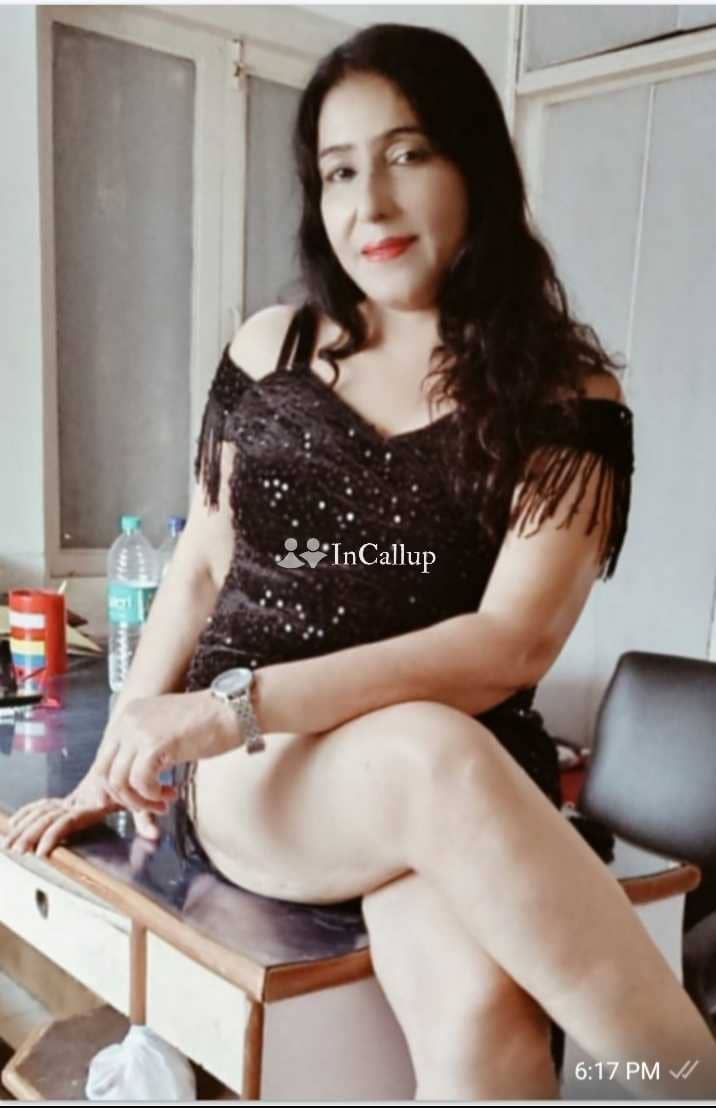 hot girlfriend experience fetish role play escort known for being charming sweet auburn eyes and brown hair - Call Girls in Bettiah