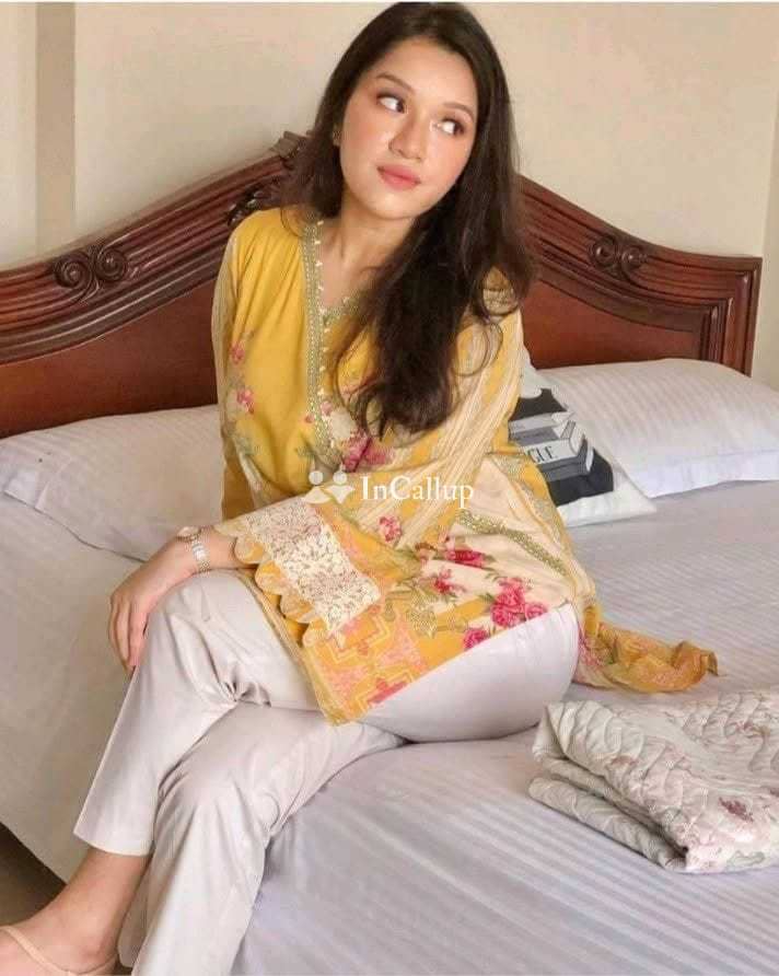 seductive blonde hair and black eyes stunning rani rathore twenty two years old call girls playmate - Call Girls in Bharatpur