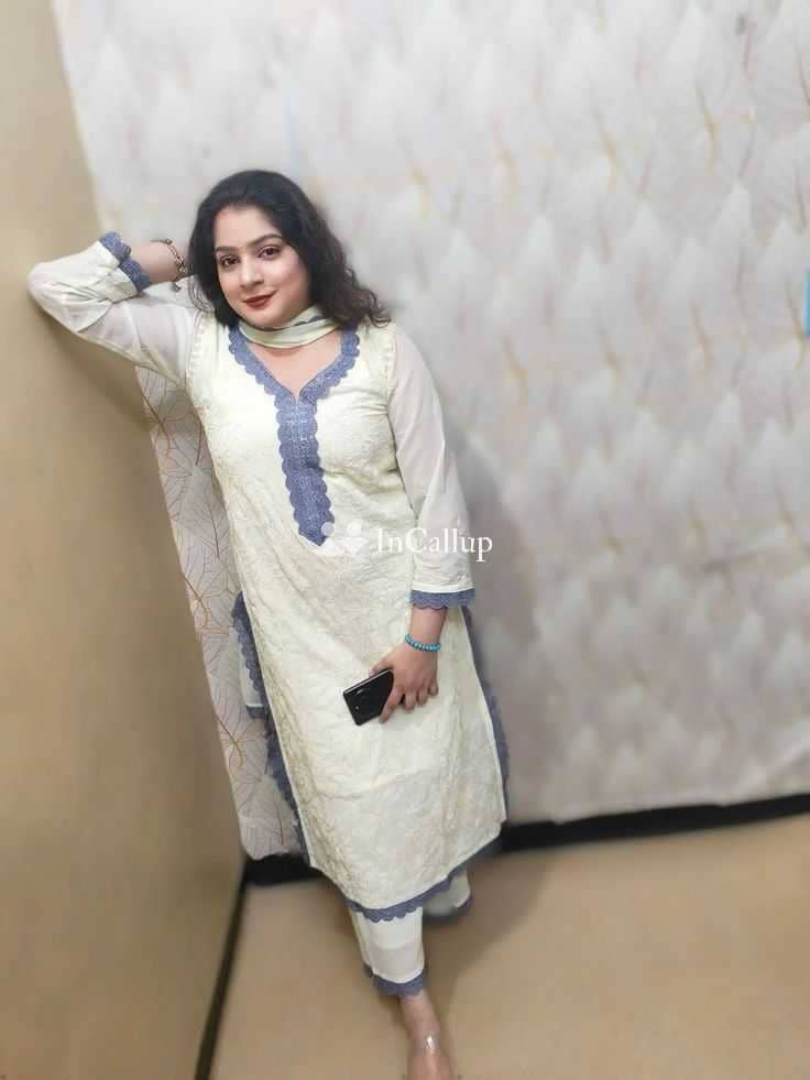 curvy alluring auburn hair and blue eyes premium anal model available now trusted reliable service - Call Girls in Bharuch