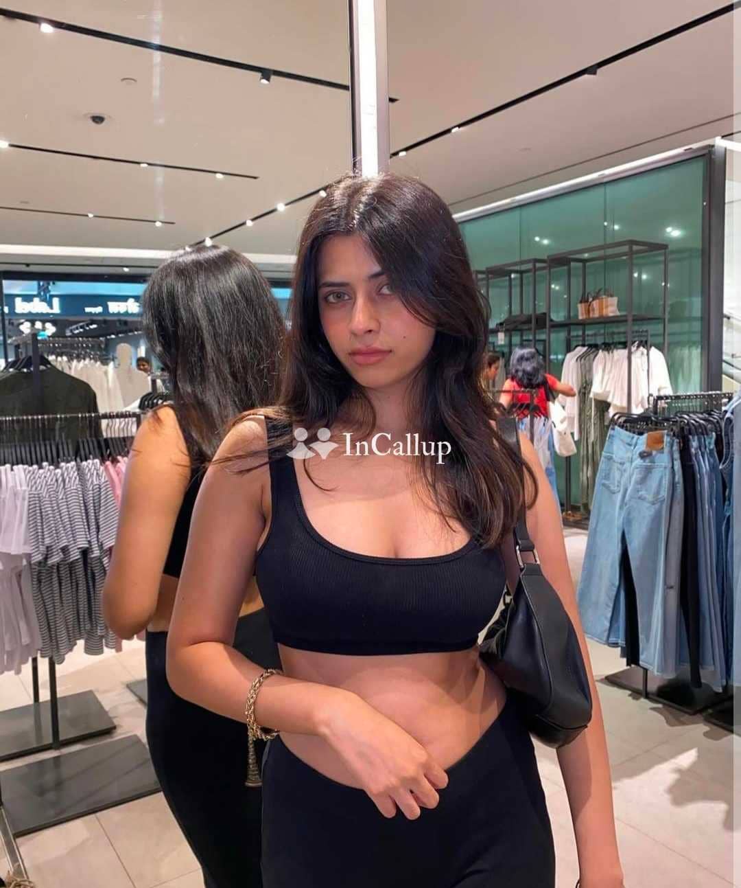 with brown hair and black eyes from bhuj meet full hand to hand pa a twenty two year old call girls - Call Girls in Bhuj
