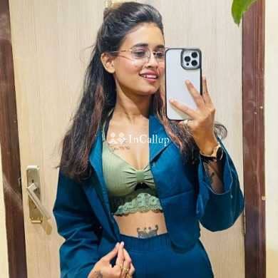 perfect black hair and black eyes known for being magnetic available for discreet meetings - Call Girls in Bhuj