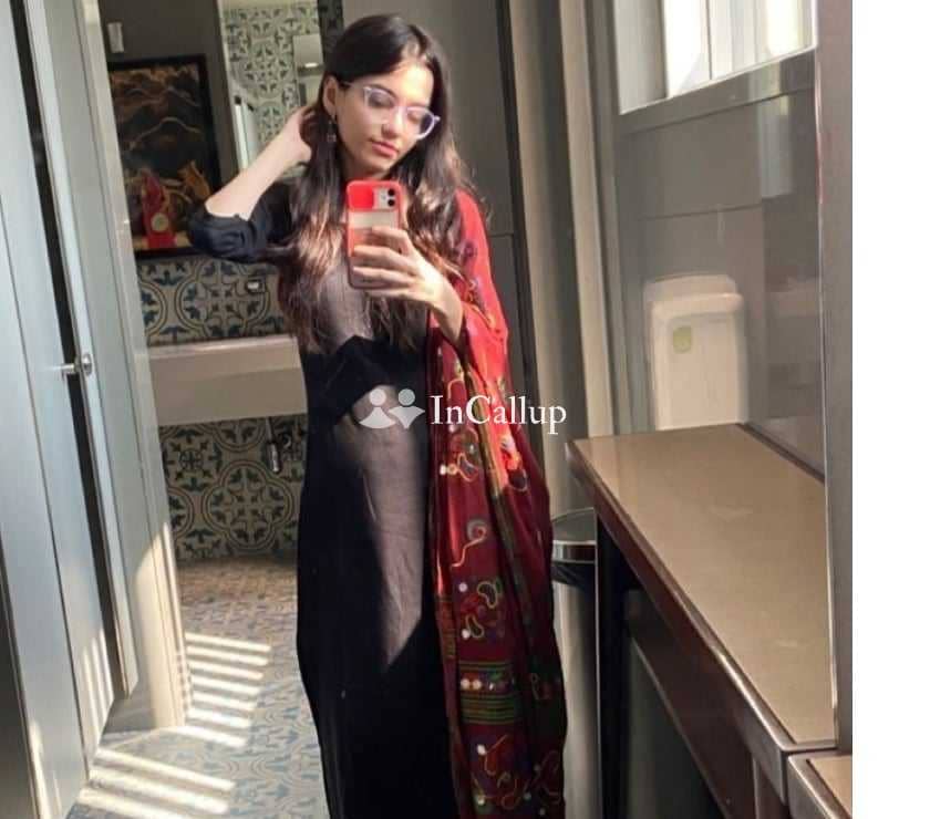 HOTEL SERVICE ROOM SERVICE AVAILABLE ONLY CASH PAYMENT SBSNJSJAJ HAI KAM SE KAM KARVA CHAUTH KE LIY - Call Girls in Bhuj