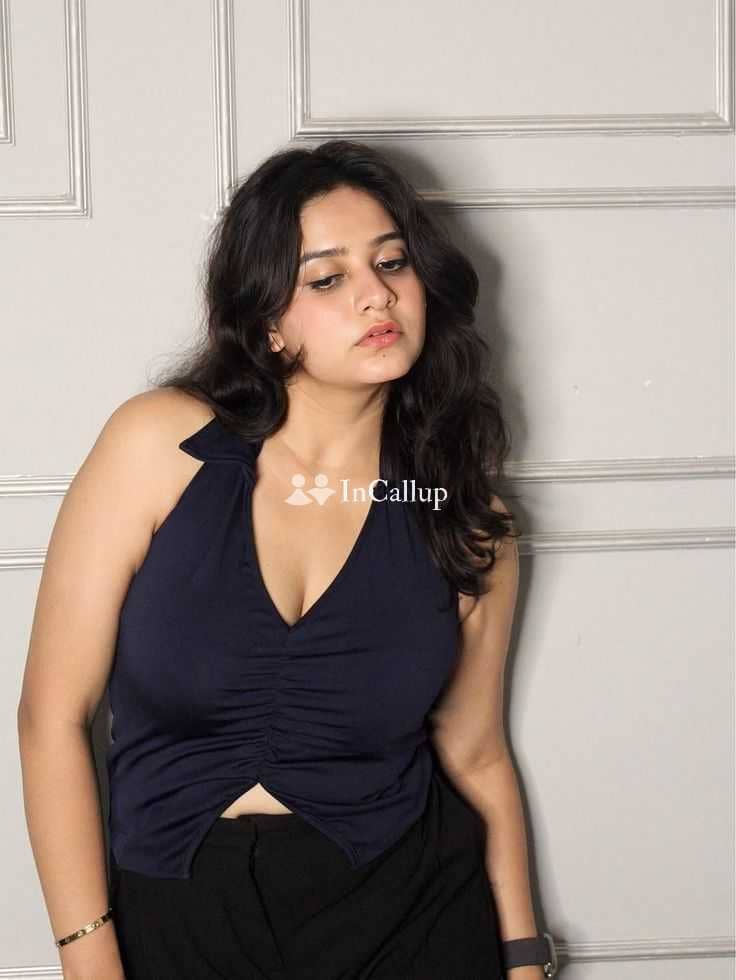 dreamy black eyes and black hair available for day and night service known for being passionate - Call Girls in Bijapur