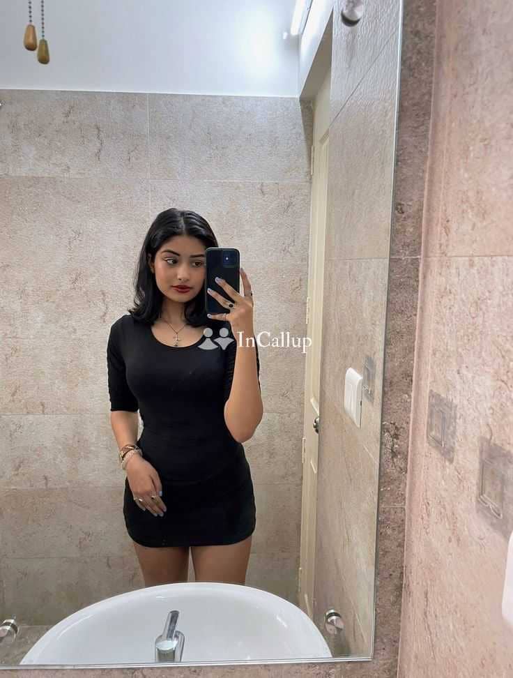 escort available in bongaon known for being affectionate angelic red hair and blue eyes - Call Girls in Bongaon