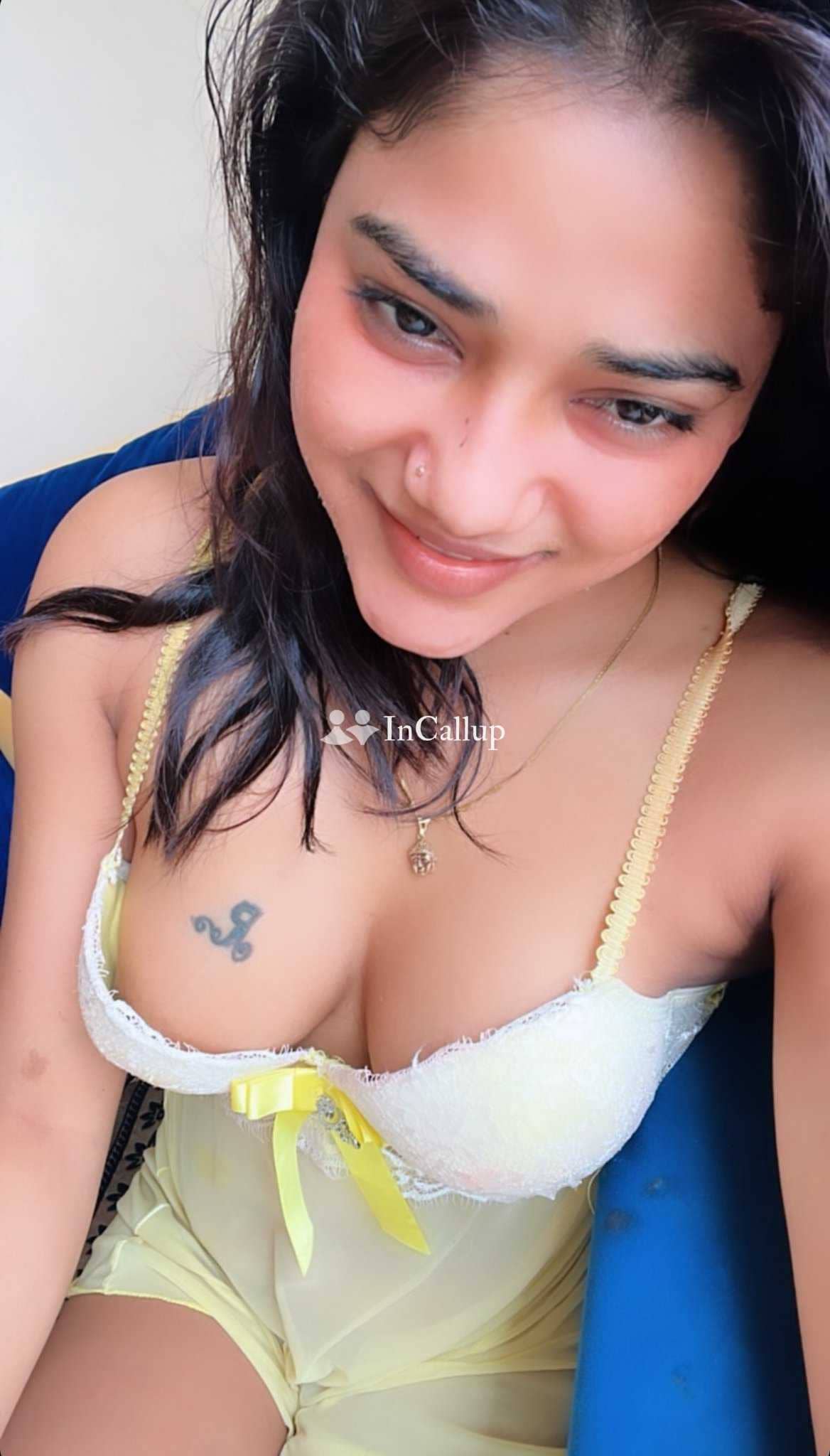 Call Girls In Adarsh Nagar +919711881147 Short 2000 And Night 8000 Escort Service - Call Girls in Central Delhi