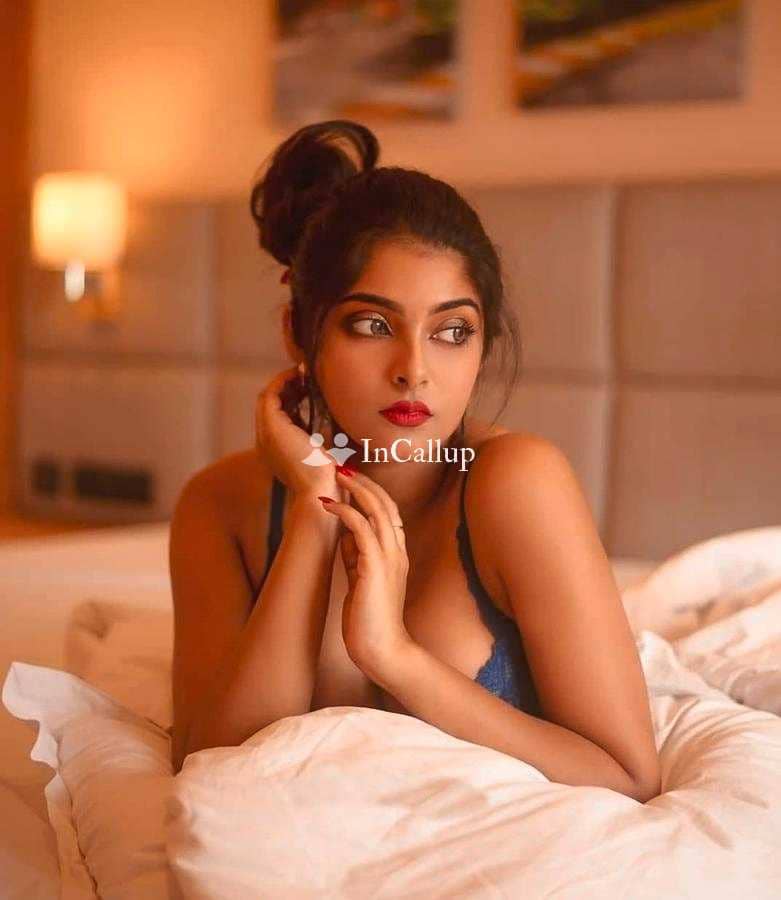 low price call girls delhi in east of kailash call 9711881147 women seeking man 24/7 service - Call Girls in Central Delhi