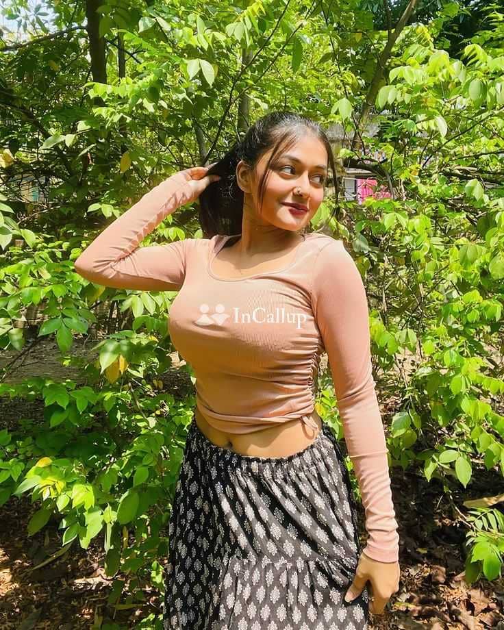 meet arushi patel a charming twenty year old call girls flawless black eyes and black hair - Call Girls in Central Delhi