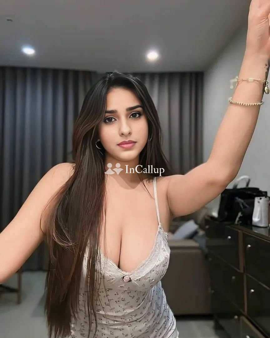 sexy girl from chennai known for being energetic sweet black eyes and black hair available for discreet meetings - Call Girls in Chennai