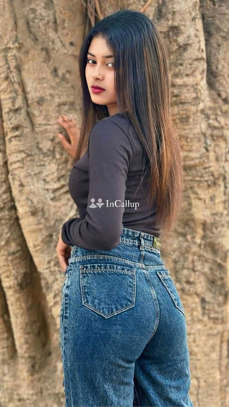 seductive black hair and black eyes available for incall known for being dynamic living in chennai - Call Girls in Chennai