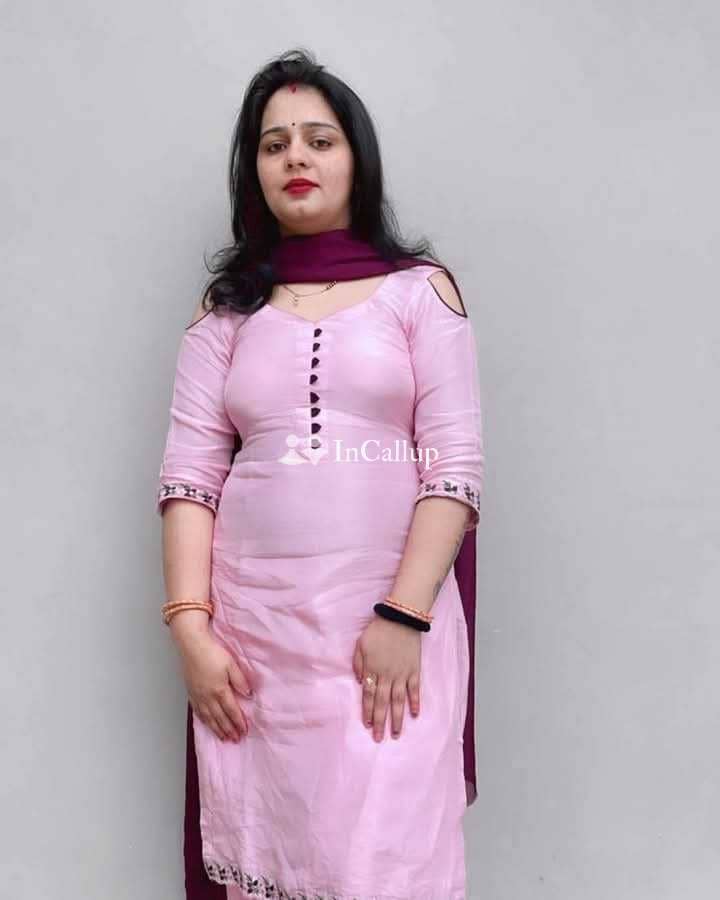 with black hair and black eyes seductive available for outcall from cooch behar available now trusted reliable service - Call Girls in Cooch Behar