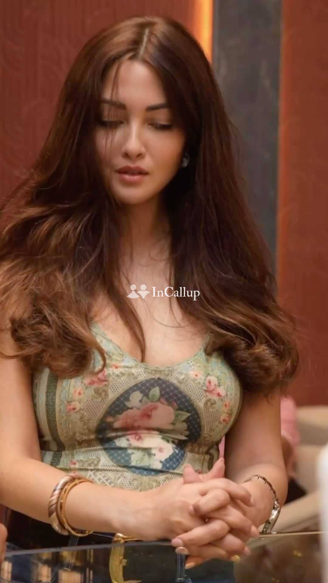 gorgeous smile and black hair available for girlfriend experience discreet girlfriend experience services - Call Girls in Dehradun