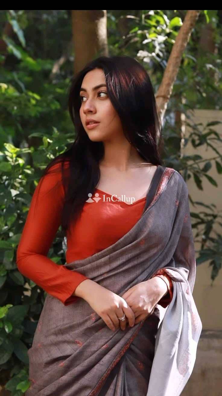 this is rekha mandal an elegant twenty two year old call girls erotic known for being attractive - Call Girls in Dhalai