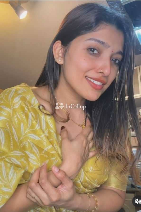 with auburn body type and blue eyes intimate available for long bookings available in durgapur - Call Girls in Durgapur