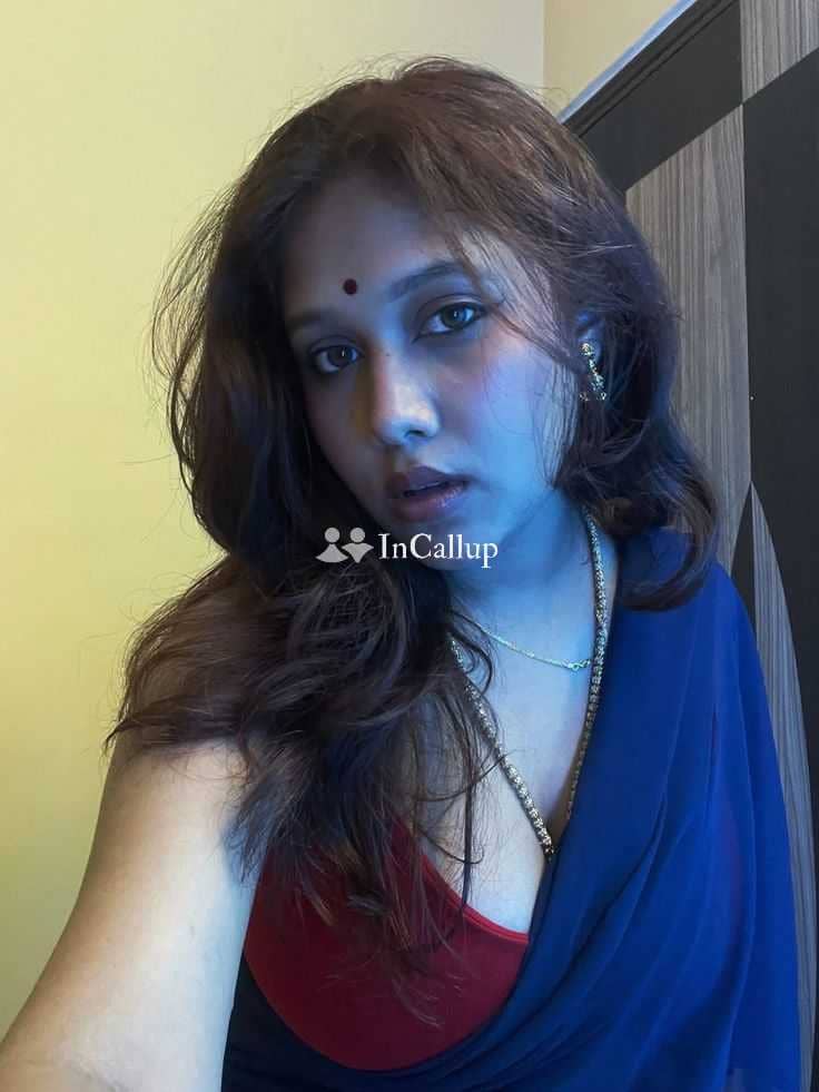 available for girlfriend experience attractive auburn body and brown eyes known for being sensual - Call Girls in Durgapur