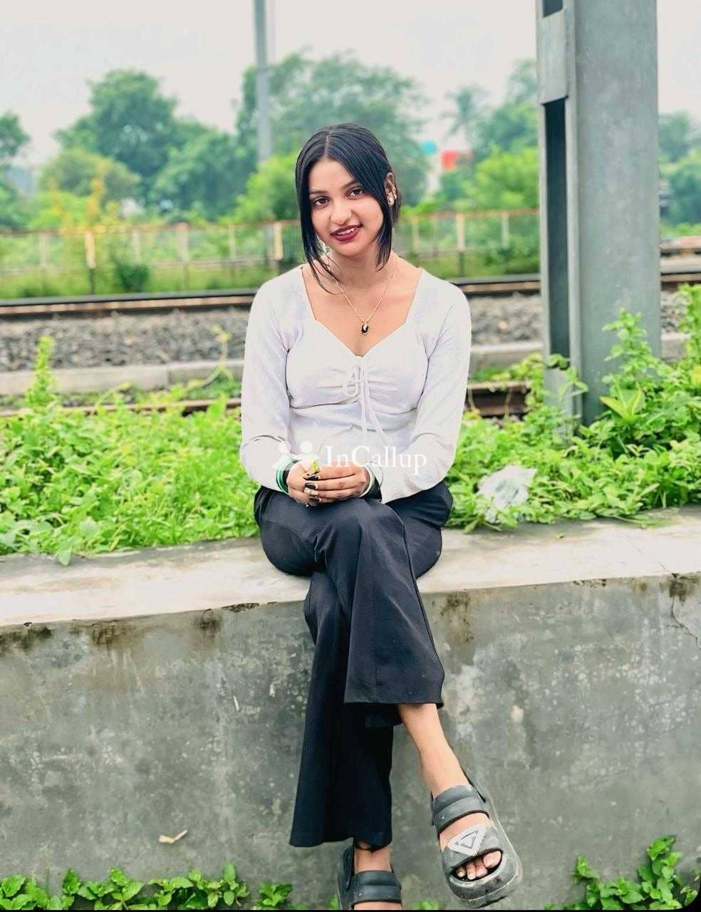 from faridabad seductive having colored eyes and black hair known for being smart available for incall - Call Girls in Faridabad
