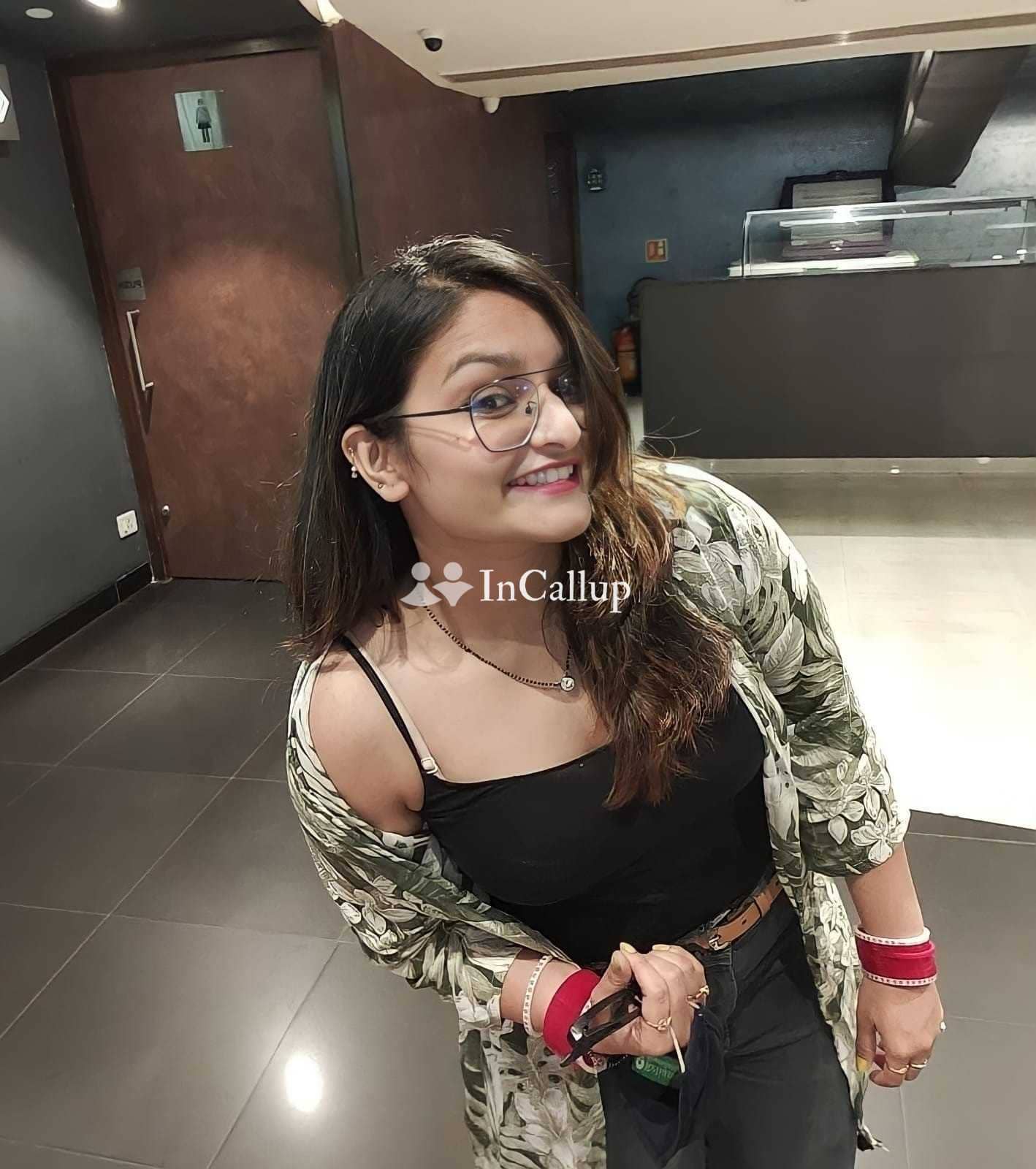 VIP top model service only cash payments call girl escort - Call Girls in Faridabad