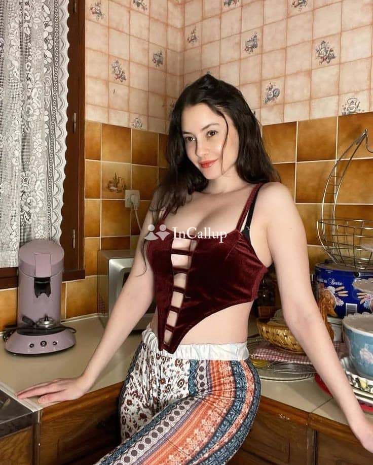 explore your wildest fantasies with anushka the curvy call girl from gandhinagar at just 19 years old - Call Girls in Gandhinagar