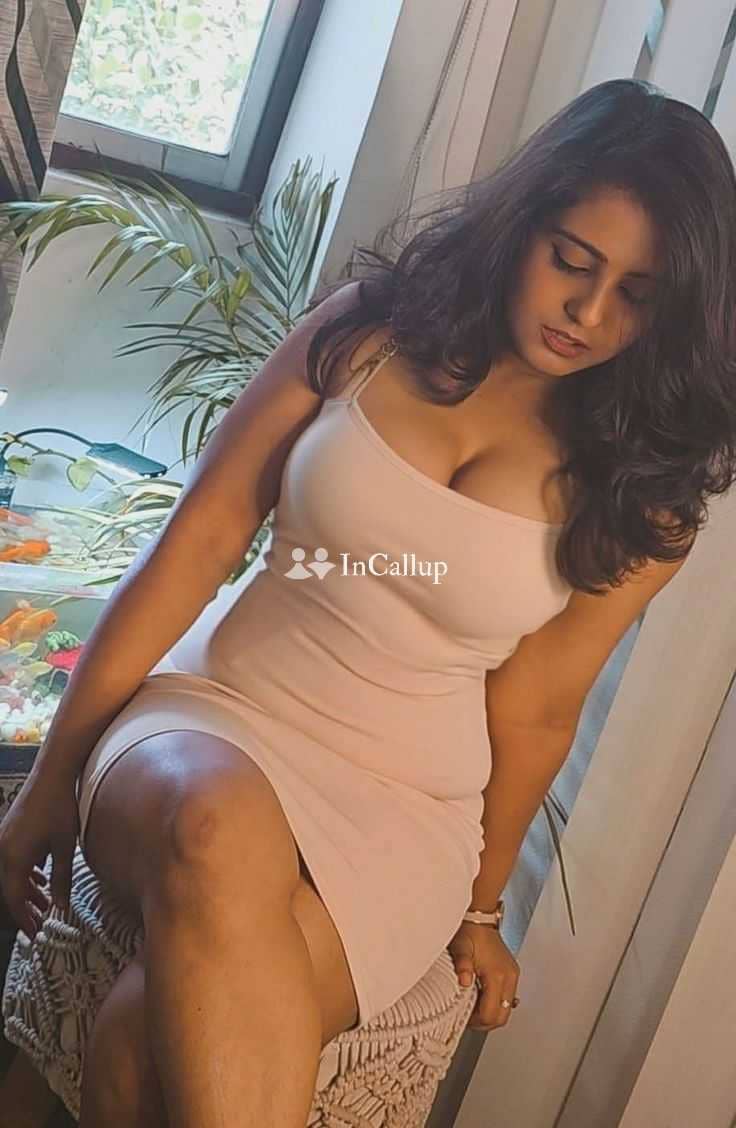 flawless black eyes and brown hair available now trusted reliable service - Call Girls in Gaya