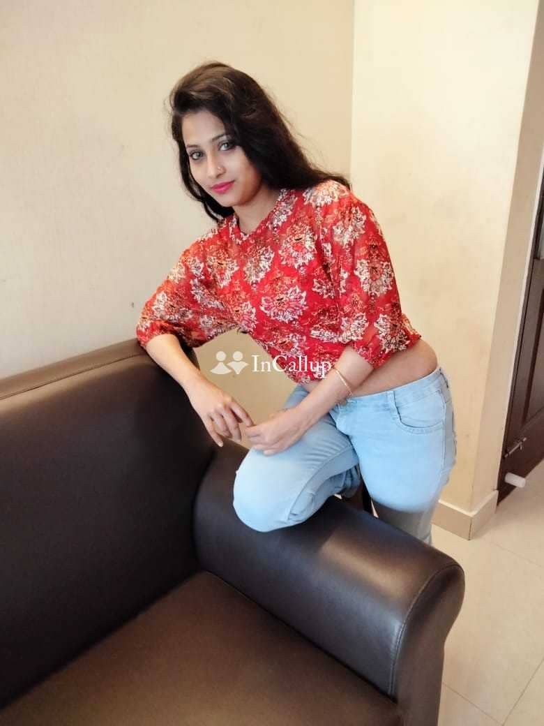 black tall weighing brown from gulbarga available for both incall and outcall known for being smart - Call Girls in Gulbarga