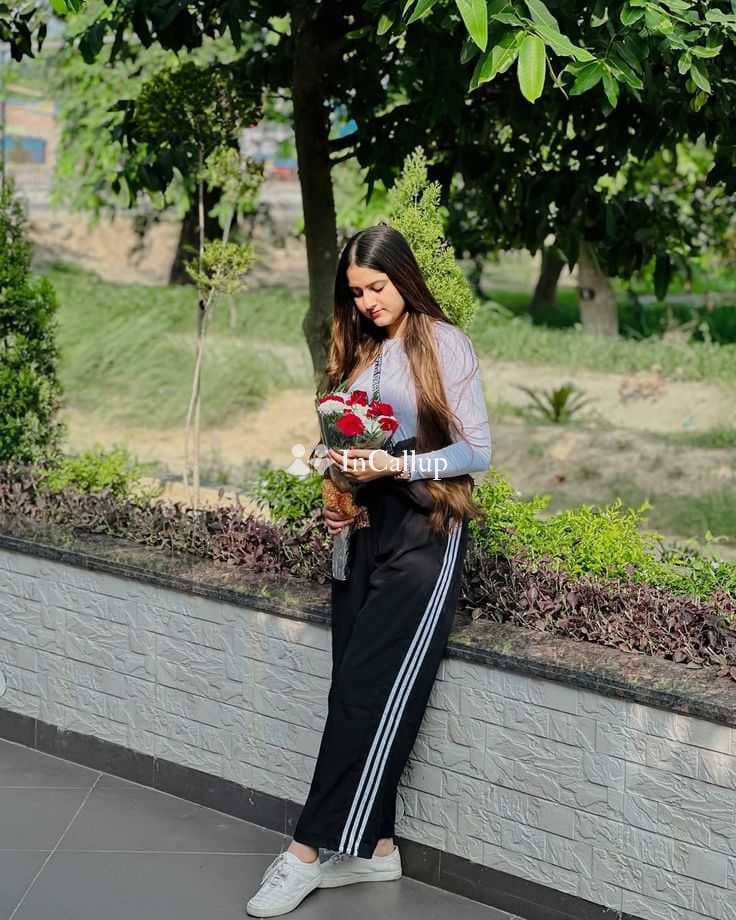 professional escort in guna available for overnight stays known for being angelic hot black eyes and brown hair - Call Girls in Guna