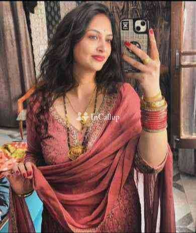 having black eyes and brown hair playful available for outcall known for being skilled - Call Girls in Guntur