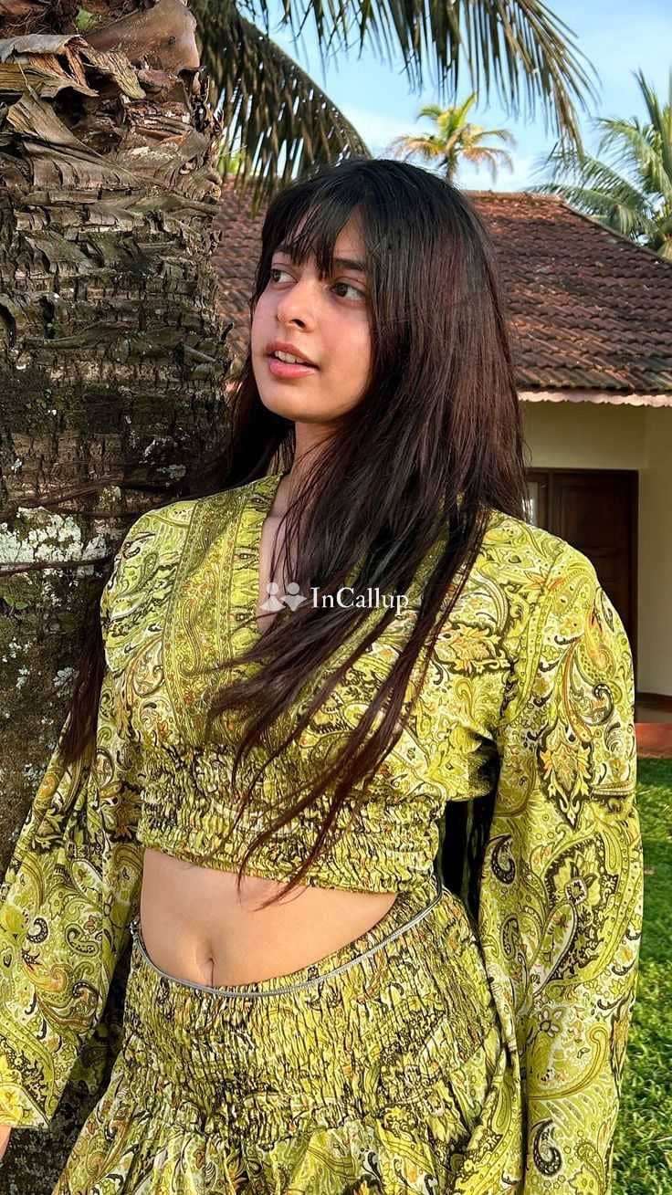 model look with black eyes and black hair exclusive escort in hisar known for being hot tempered - Call Girls in Hisar