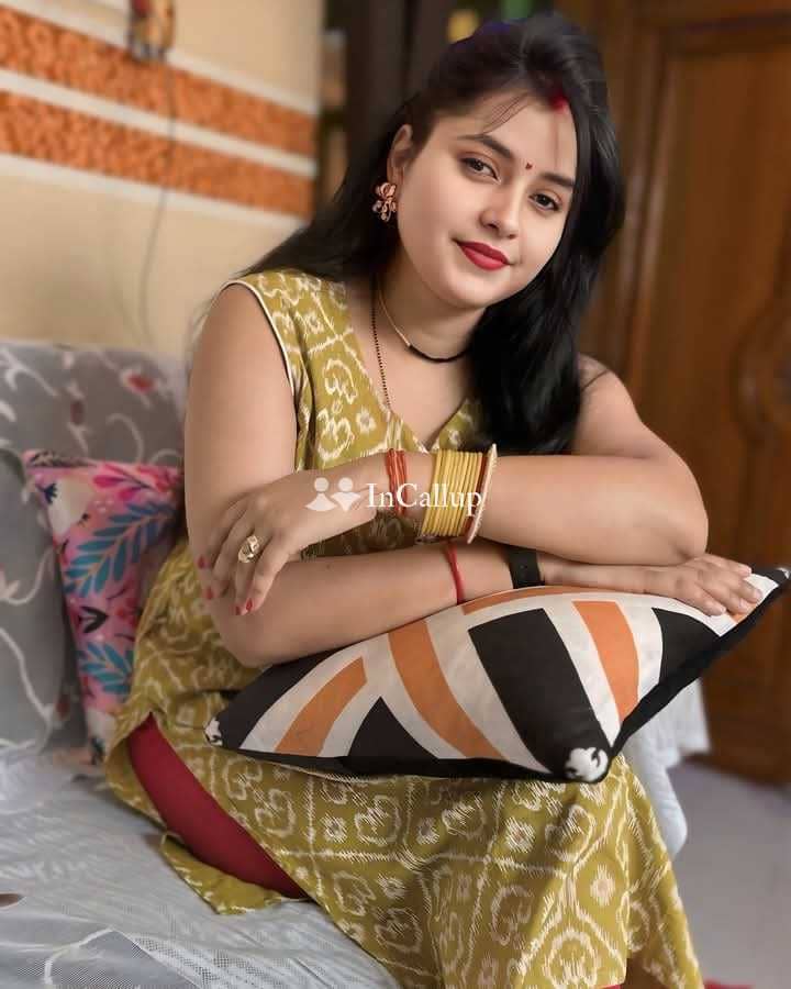 feminine blonde hair and black eyes classy komal twenty one year old call girls woman - Call Girls in Hooghly