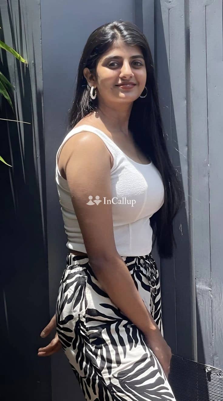 experience the ultimate pleasure with 21yearold komal in howrah for a memorable girlfriend experience - Call Girls in Howrah