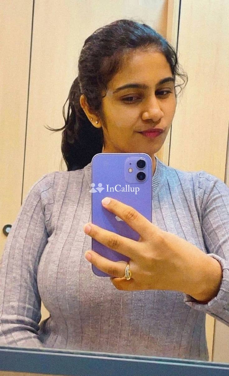 gorgeous smile and red hair available for private dates elite cash payment hand tu twenty two years old call girls - Call Girls in Hubli