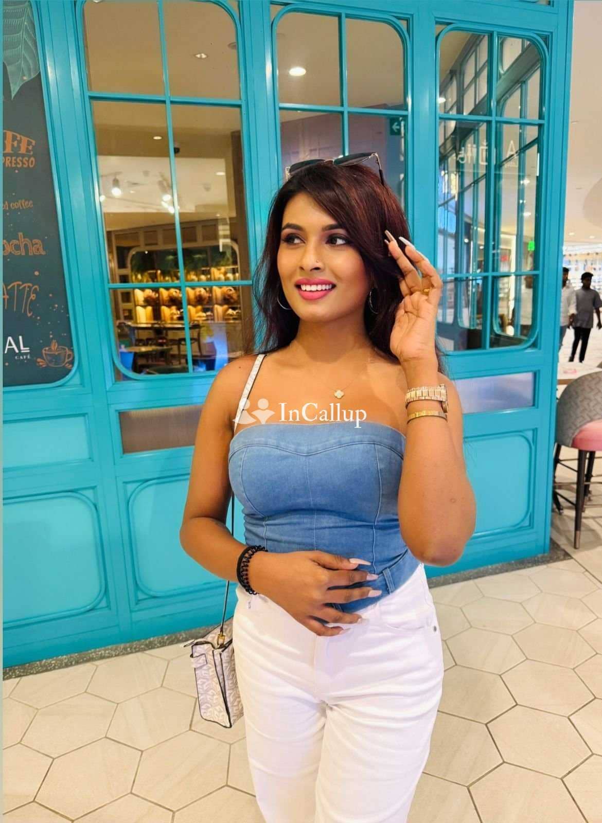 available for business trip service sparkling black eyes and black hair known for being glamorous - Call Girls in Hyderabad