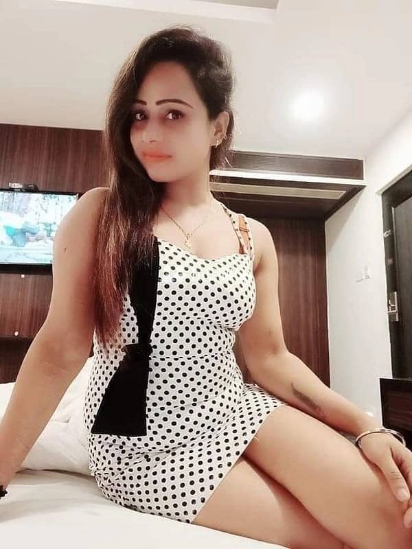 your dream girl suman service avail twenty three years old call girls known for being classy - Call Girls in Hyderabad