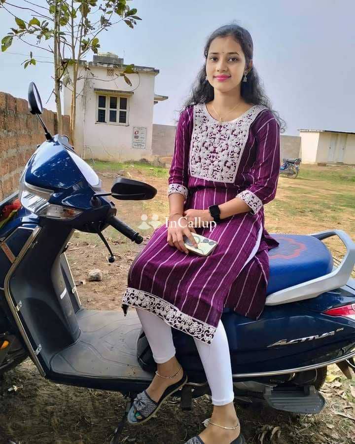 sweet blonde eyes and black hair local to hyderabad known for being alluring available for day and night service - Call Girls in Hyderabad