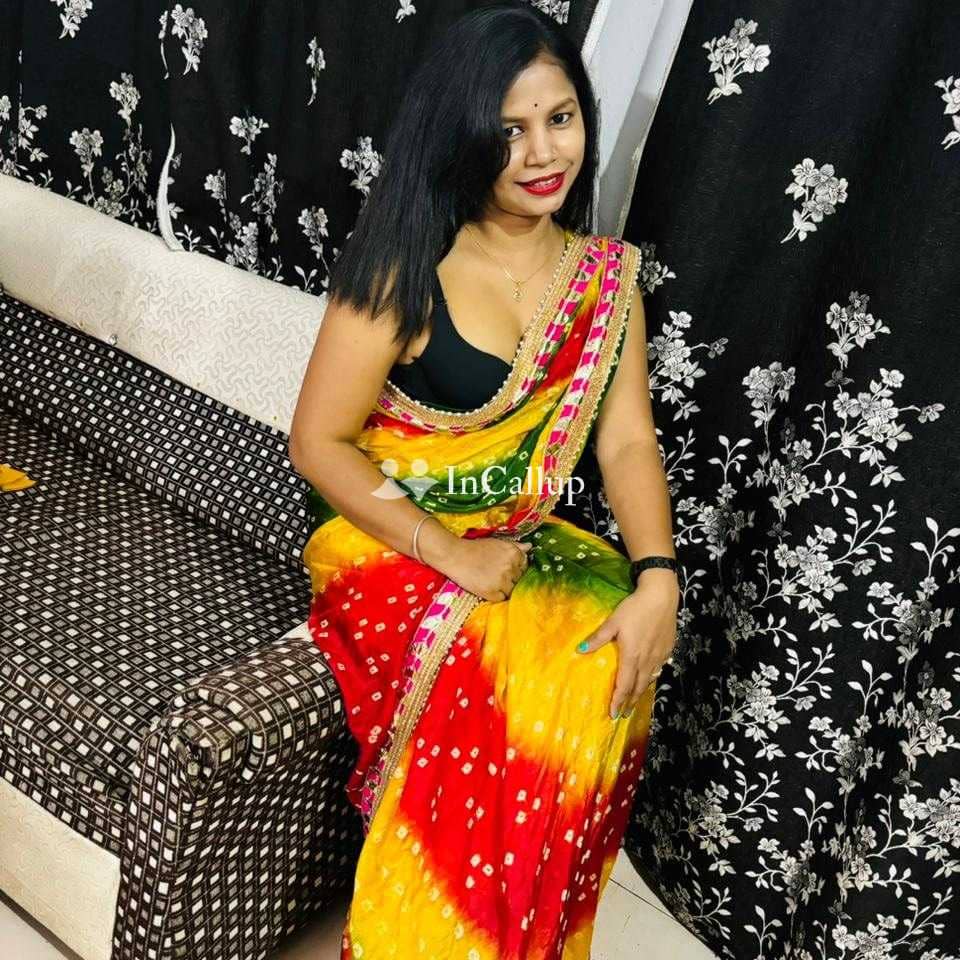 smooth colored eyes and green hair available for available anytime known for being classy - Call Girls in Indore