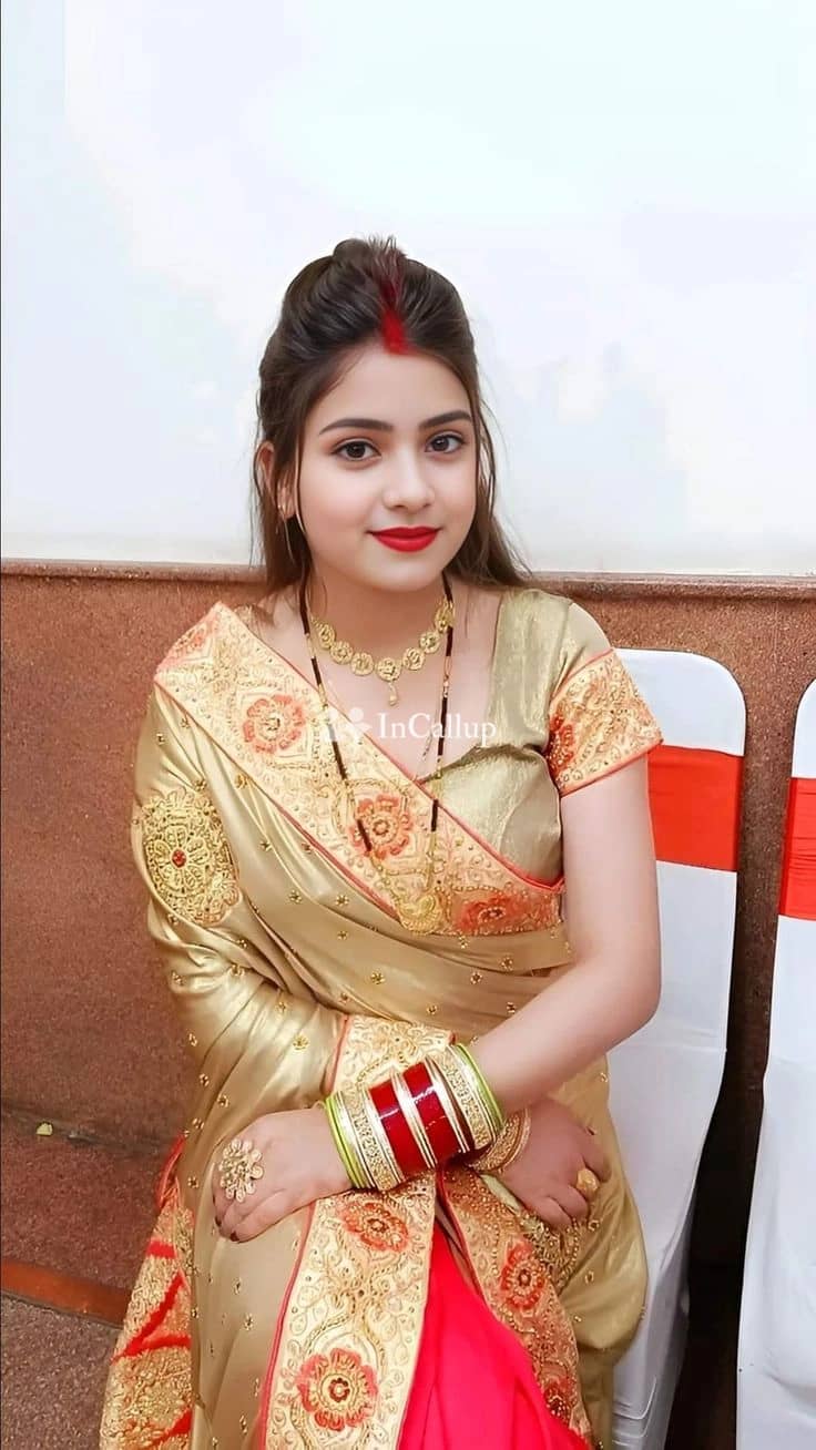 curvy 21 year old college girl in jaipur available for fun videocalls at low prices with auburn hair and brown eyes - Call Girls in Jaipur